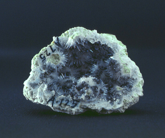 Aragonite aciculare in geode, Spagna
